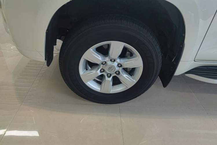 Used Toyota Prado 2016 3.5L Automatic TX-L NAVI Left Front Wheel Hub