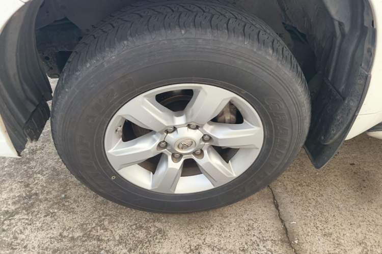 Used Toyota Prado 2016 3.5L Automatic TX-L Left Front Wheel Hub