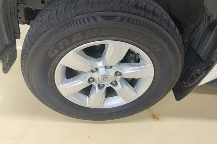 Used Toyota Prado 2016 2.7L Automatic Luxury Edition Left Front Wheel Hub