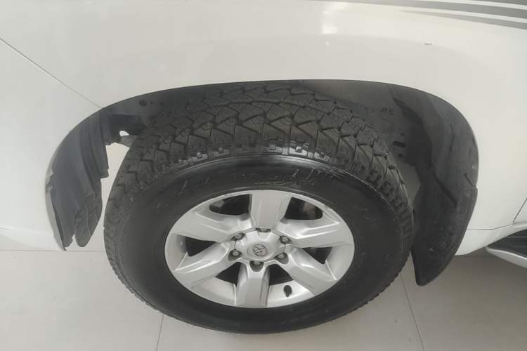 Used Toyota Prado 2016 2.7L Automatic Standard Edition Left Front Wheel Hub
