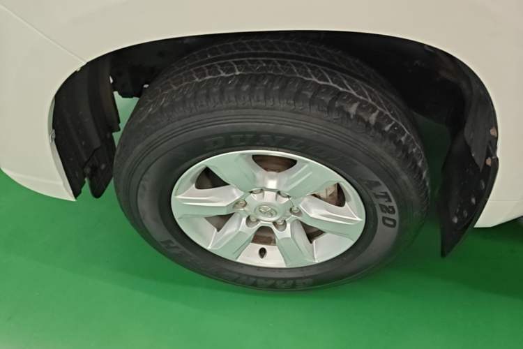 Used Toyota Prado 2016 2.7L Automatic Standard Edition Left Front Wheel Hub