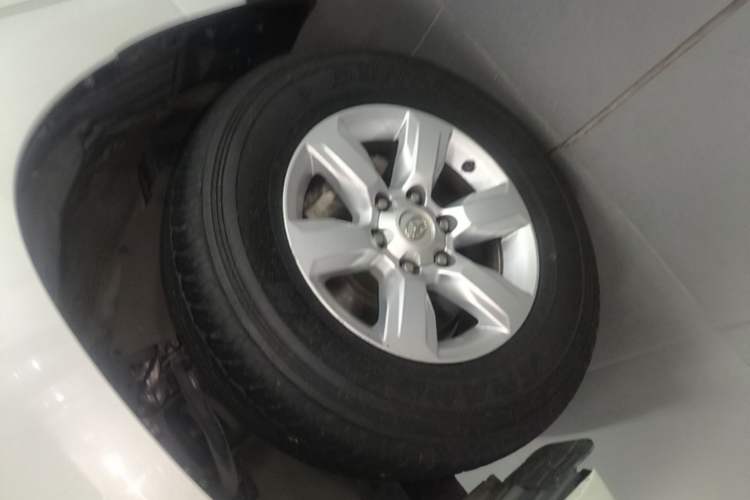 Used Toyota Prado 2016 3.5L Automatic TX-L Left Front Wheel Hub