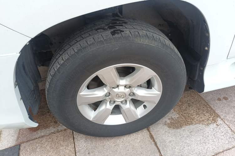 Used Toyota Prado 2016 2.7L Automatic Standard Edition Left Front Wheel Hub