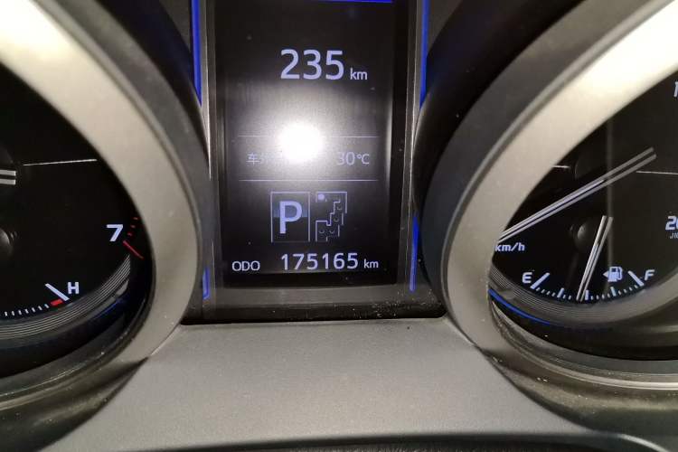 Used Toyota Prado 2016 3.5L Automatic TX-L Odometer Close Up