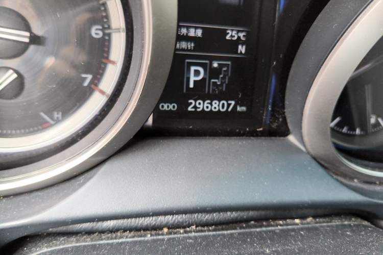Used Toyota Prado 2016 3.5L Automatic TX-L NAVI Odometer Close Up