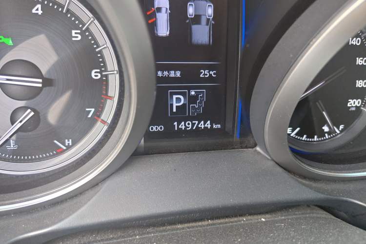 Used Toyota Prado 2016 3.5L Automatic TX-L Odometer Close Up