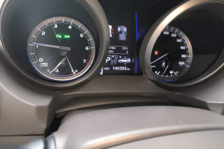Used Toyota Prado 2016 3.5L Automatic VX NAVI Odometer Close Up