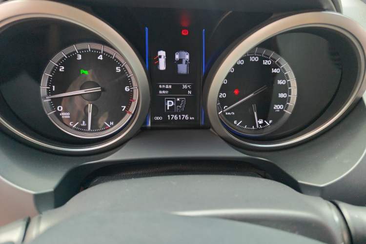 Used Toyota Prado 2016 3.5L Automatic TX-L Odometer Close Up