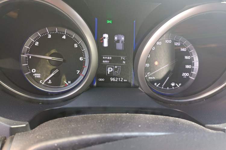 Used Toyota Prado 2016 3.5L Automatic TX-L NAVI Odometer Close Up