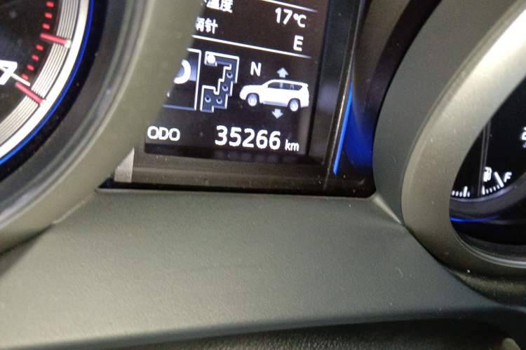 Used Toyota Prado 2016 3.5L Automatic VX NAVI Odometer Close Up