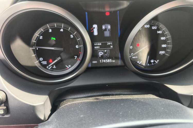 Used Toyota Prado 2016 3.5L Automatic TX-L NAVI Odometer Close Up