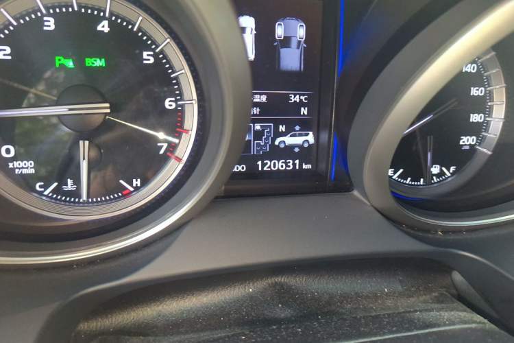 Used Toyota Prado 2016 3.5L Automatic VX NAVI Odometer Close Up