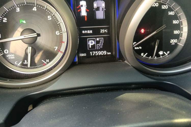 Used Toyota Prado 2016 3.5L Automatic TX-L Odometer Close Up