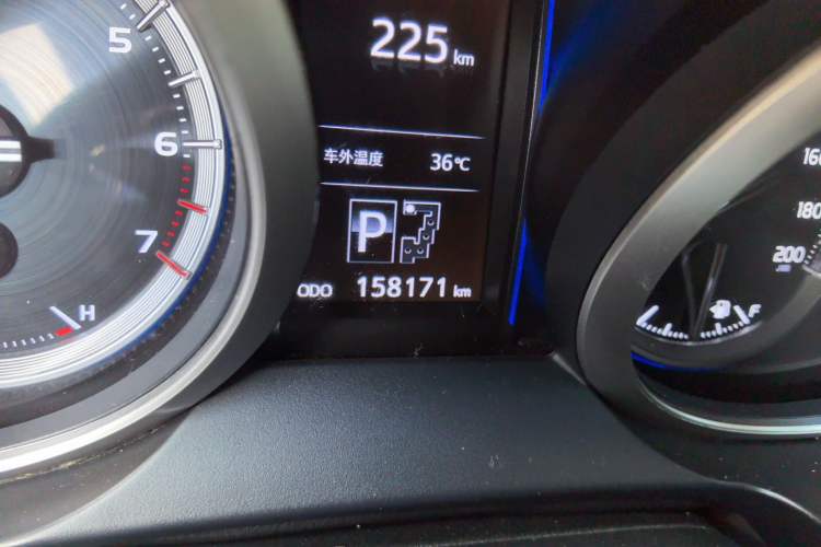 Used Toyota Prado 2016 3.5L Automatic TX-L Odometer Close Up