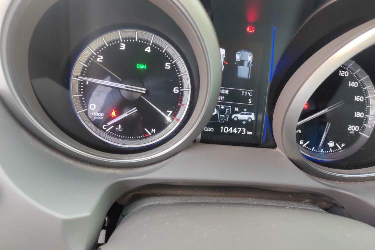 Used Toyota Prado 2016 3.5L Automatic VX NAVI Odometer Close Up