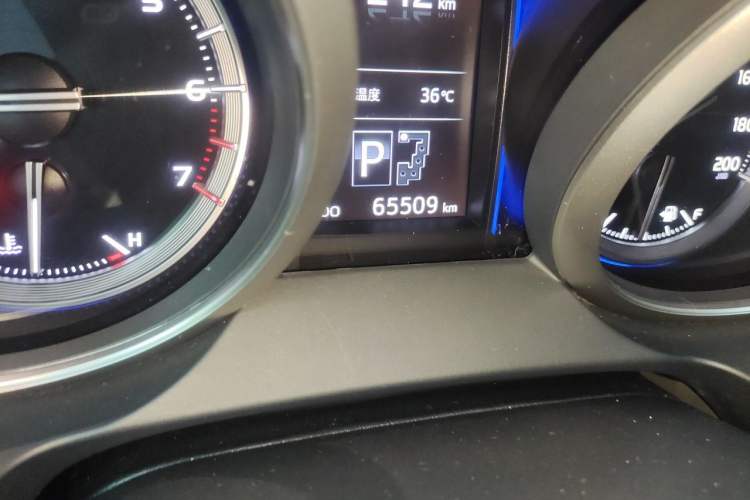 Used Toyota Prado 2016 3.5L Automatic TX-L Odometer Close Up