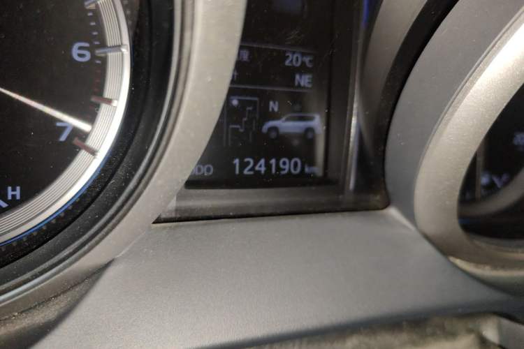 Used Toyota Prado 2016 3.5L Automatic VX NAVI Odometer Close Up