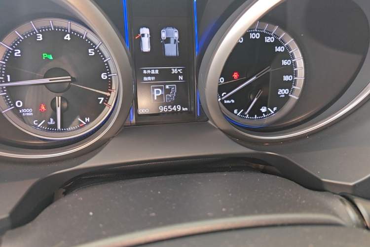 Used Toyota Prado 2016 3.5L Automatic TX-L Odometer Close Up