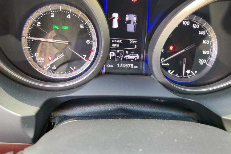 Used Toyota Prado 2016 3.5L Automatic VX NAVI Odometer Close Up