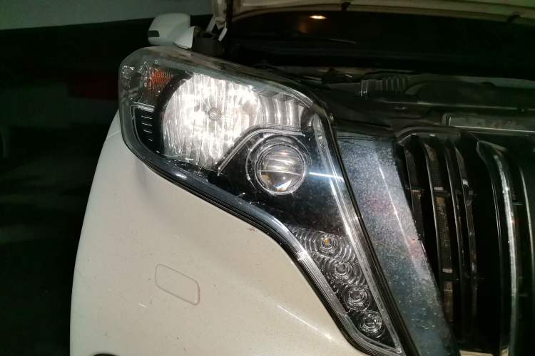 Used Toyota Prado 2016 3.5L Automatic TX-L Right Front Headlight