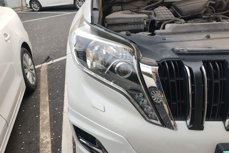 Used Toyota Prado 2016 2.7L Automatic Luxury Edition Right Front Headlight