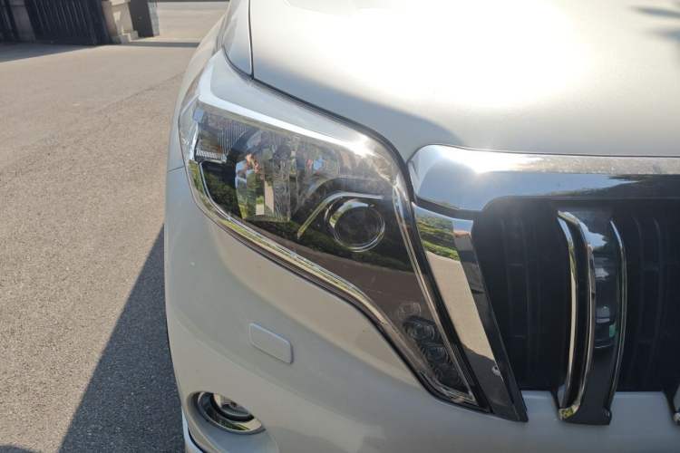 Used Toyota Prado  Right Front Headlight