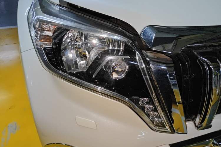Used Toyota Prado 2016 3.5L Automatic TX-L Right Front Headlight