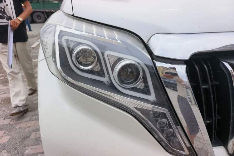 Used Toyota Prado 2016 2.7L Automatic Standard Edition Right Front Headlight
