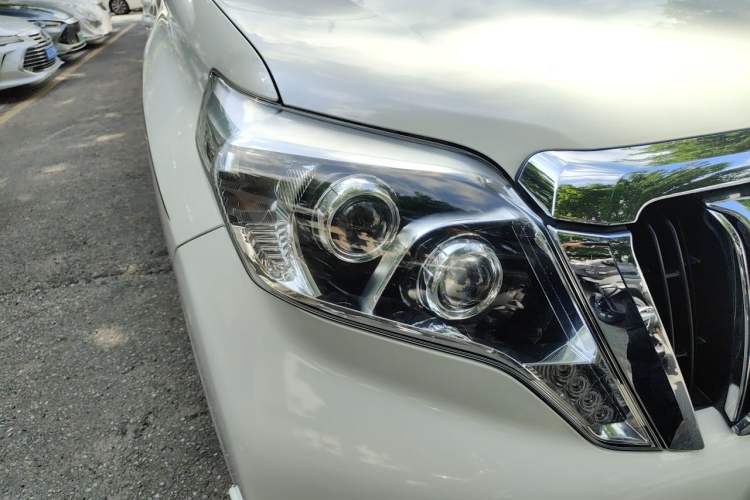 Used Toyota Prado  Right Front Headlight