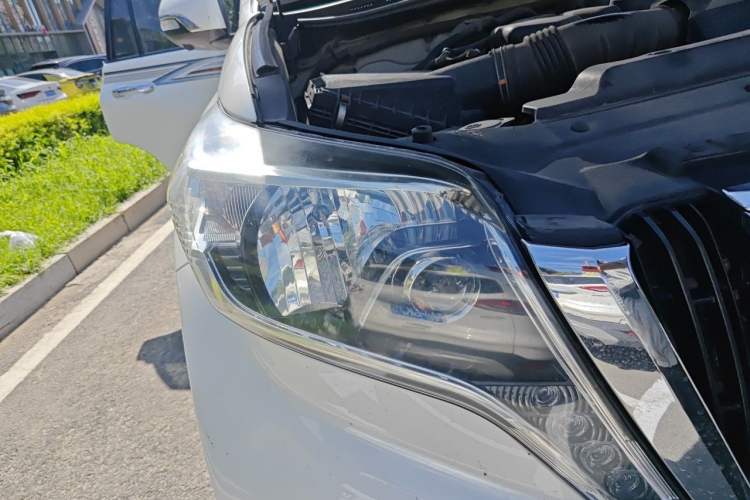Used Toyota Prado  Right Front Headlight