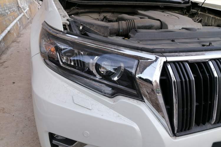 Used Toyota Prado 2016 3.5L Automatic TX-L Right Front Headlight