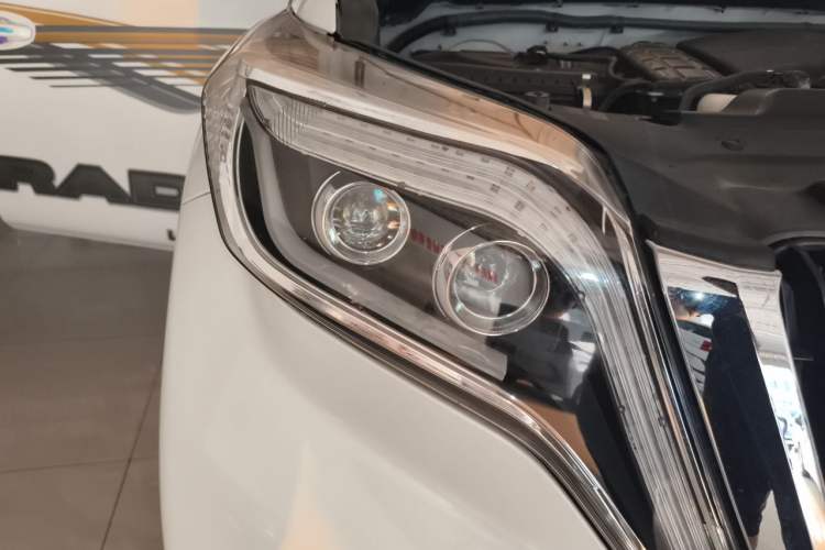 Used Toyota Prado 2016 2.7L Automatic Standard Edition Right Front Headlight