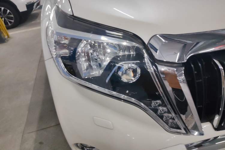 Used Toyota Prado 2016 3.5L Automatic TX-L Right Front Headlight