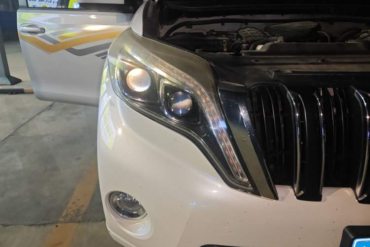 Used Toyota Prado 2016 2.7L Automatic Standard Edition Right Front Headlight