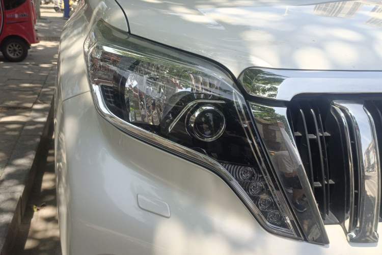 Used Toyota Prado  Right Front Headlight