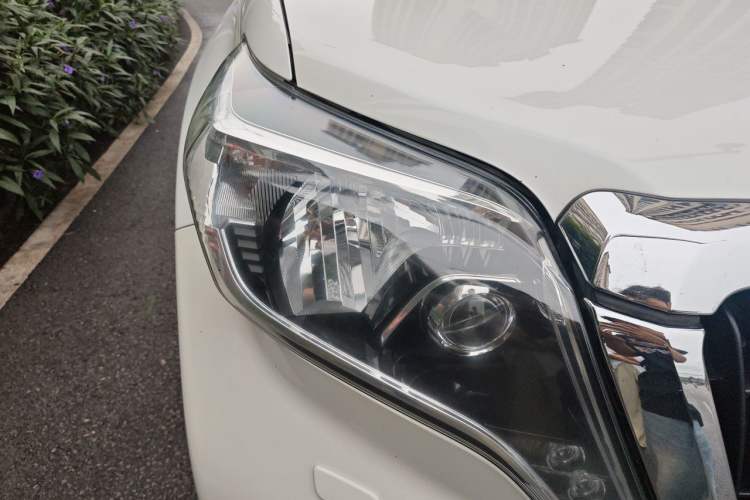 Used Toyota Prado 2016 2.7L Automatic Luxury Edition Right Front Headlight