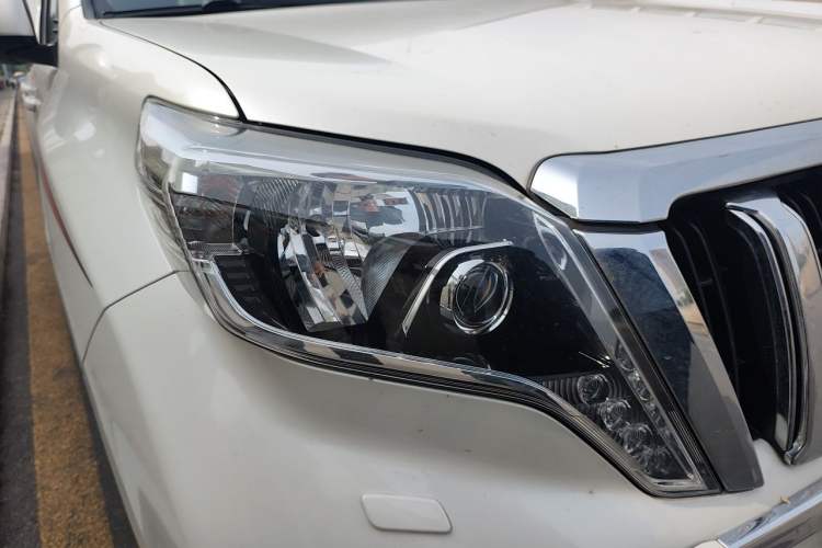 Used Toyota Prado  Right Front Headlight