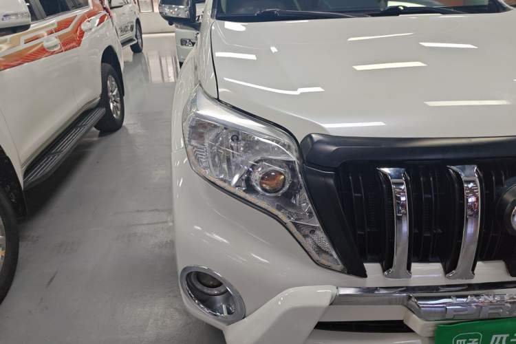 Used Toyota Prado 2016 2700 TX 5-Seater Middle East Version Right Front Headlight