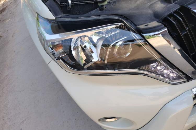 Used Toyota Prado  Right Front Headlight