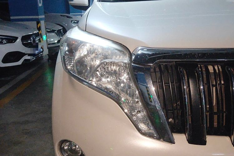 Used Toyota Prado 2016 2.7L Automatic Standard Edition Right Front Headlight