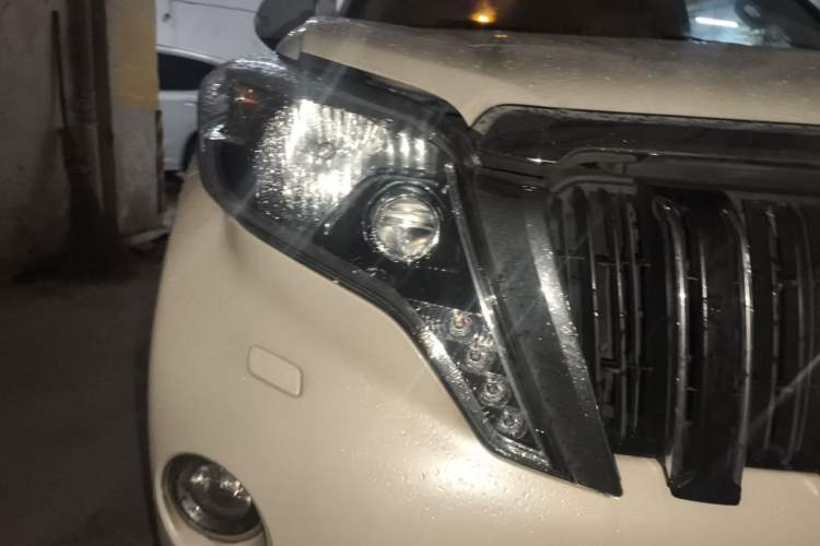 Used Toyota Prado 2016 3.5L Automatic TX-L Right Front Headlight