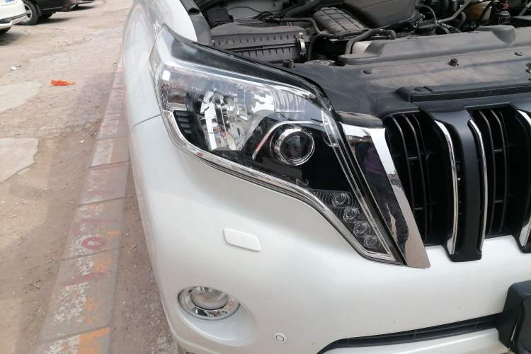 Used Toyota Prado 2016 2.7L Automatic Luxury Edition Right Front Headlight