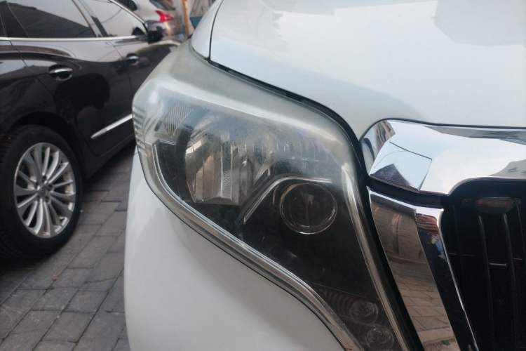 Used Toyota Prado  Right Front Headlight