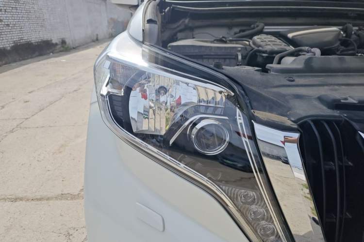 Used Toyota Prado  Right Front Headlight