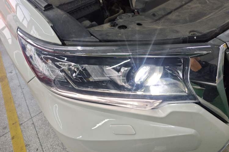 Used Toyota Prado 2016 2.7L Automatic Luxury Edition Right Front Headlight