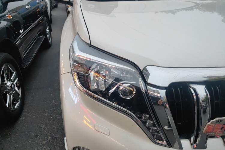 Used Toyota Prado  Right Front Headlight