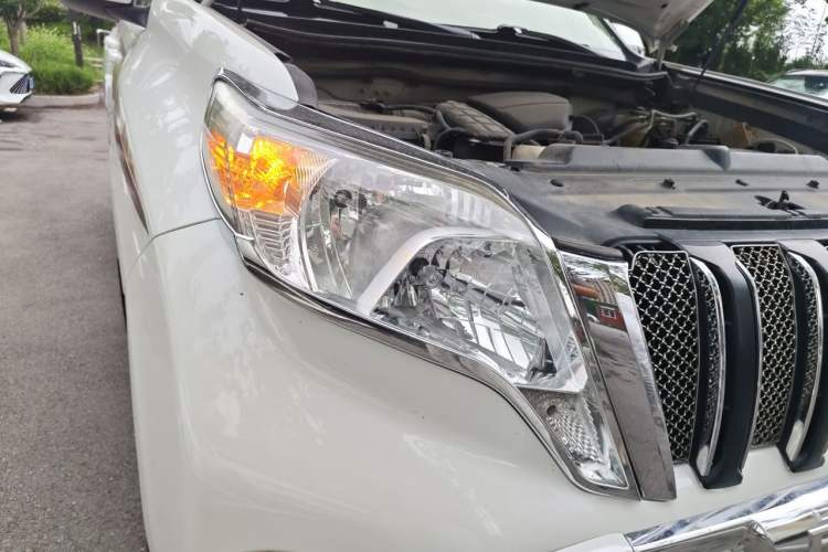 Used Toyota Prado 2016 2.7L Automatic Standard Edition Right Front Headlight
