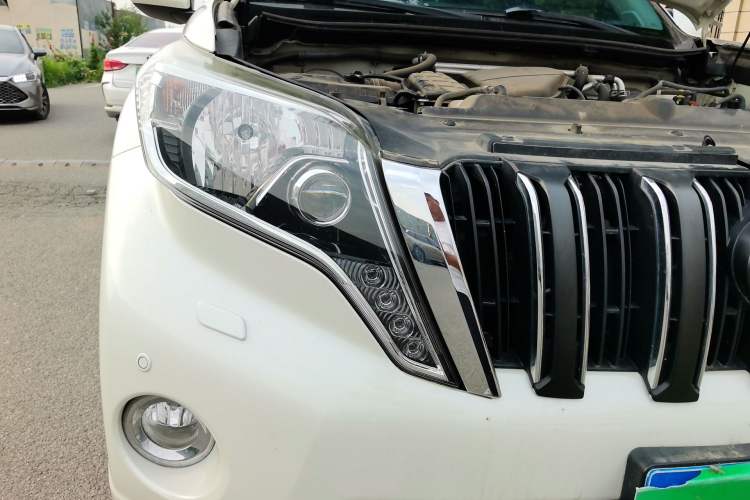 Used Toyota Prado 2016 2.7L Automatic Luxury Edition Right Front Headlight