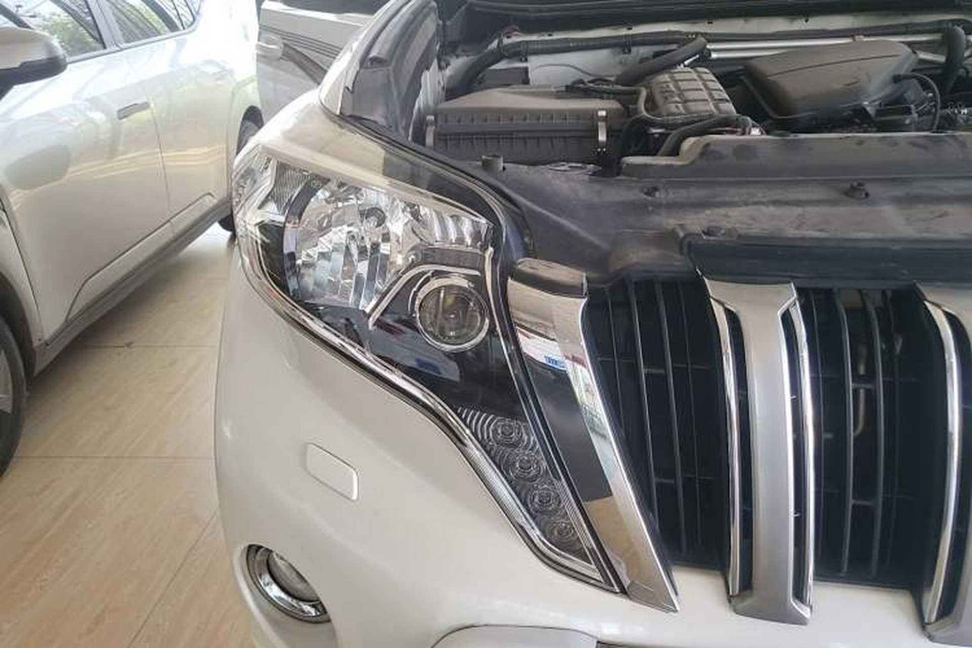 Used Toyota Prado  Right Front Headlight