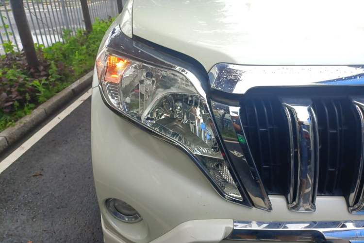 Used Toyota Prado 2016 2.7L Automatic Standard Edition Right Front Headlight